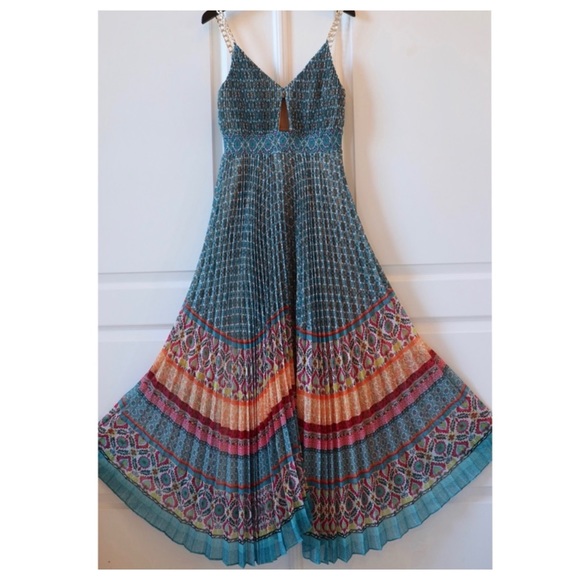 ALICE + OLIVIA Gloria Chain Strap Pleated Maxi Dress - Picture 8 of 10